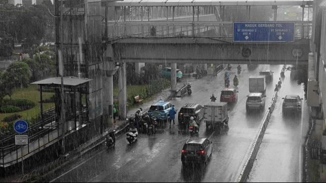 BMKG Keluarkan Peringatan Dini Hujan Lebat untuk Jawa Barat pada 23 Juni 2026, 15 Kota Masuk Zona Waspada