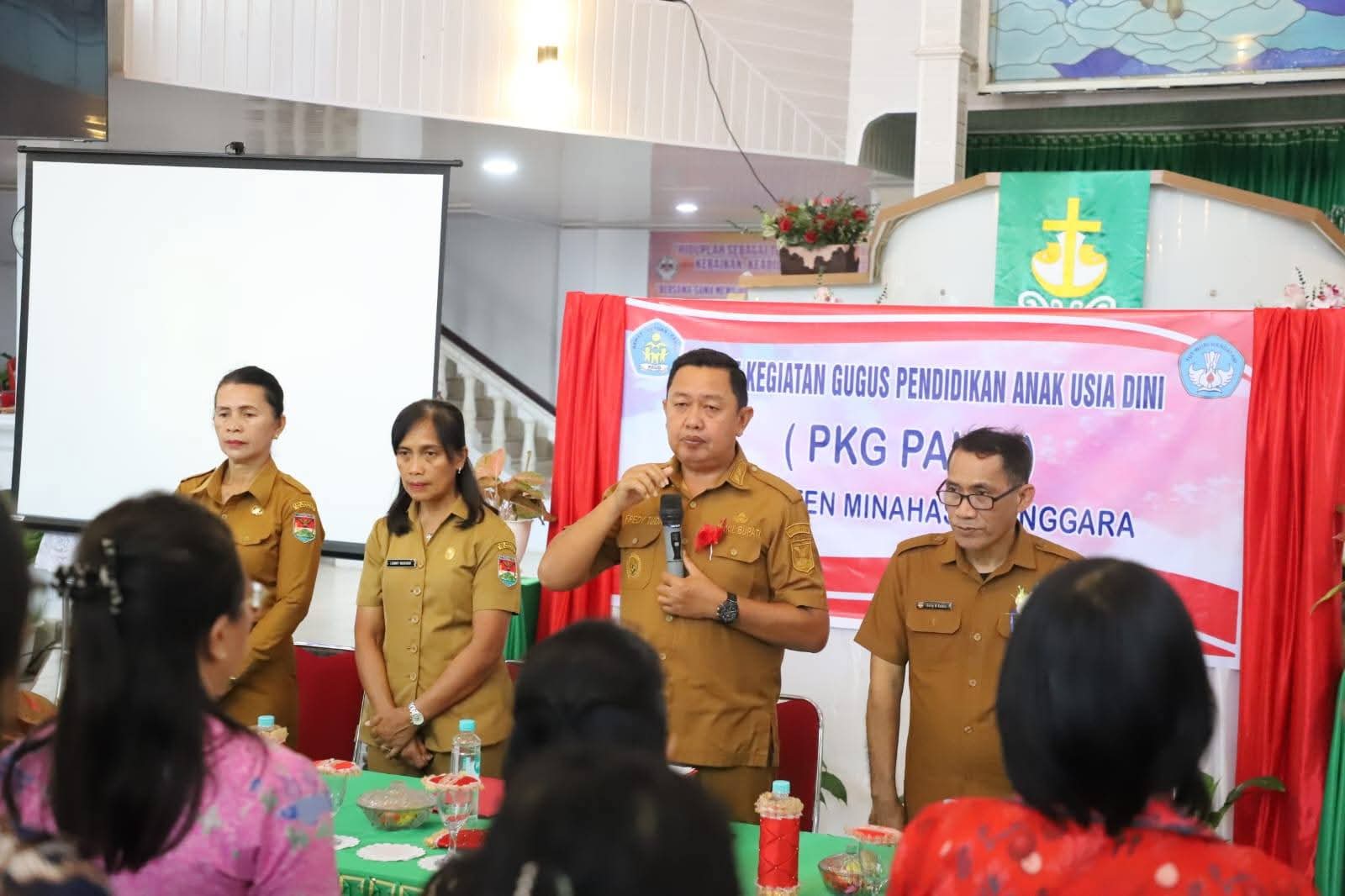 Wabub Minahasa Tenggara Fredy Tuda Lantik Pengurus PKG PAUD, Kurikulum Tak Boleh Jadi Dokumen Mati di Lemari