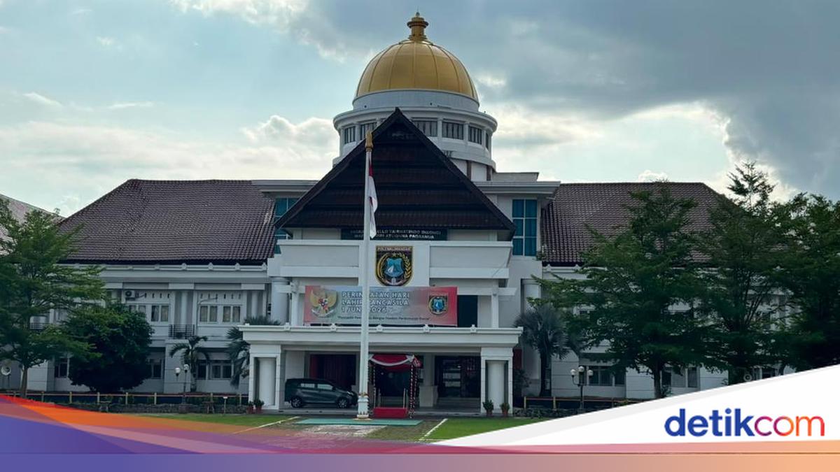 Gempa M 4,7 Guncang Majene, ASN di Kantor Bupati Polman Berhamburan Keluar