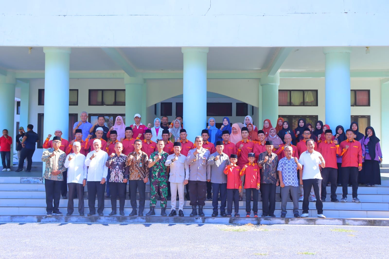 Bupati Dompu Bambang Firdaus Lepas 50 Kafilah MTQ ke-XXXI NTB, Target Tembus 3 Besar di Lombok Tengah