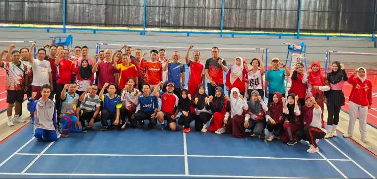 ASN Kemenag Mempawah Ramaikan HUT ke-81 RI dengan Lomba Badminton, Kepala Kantor: Ini Sarana Perkuat Kekompakan