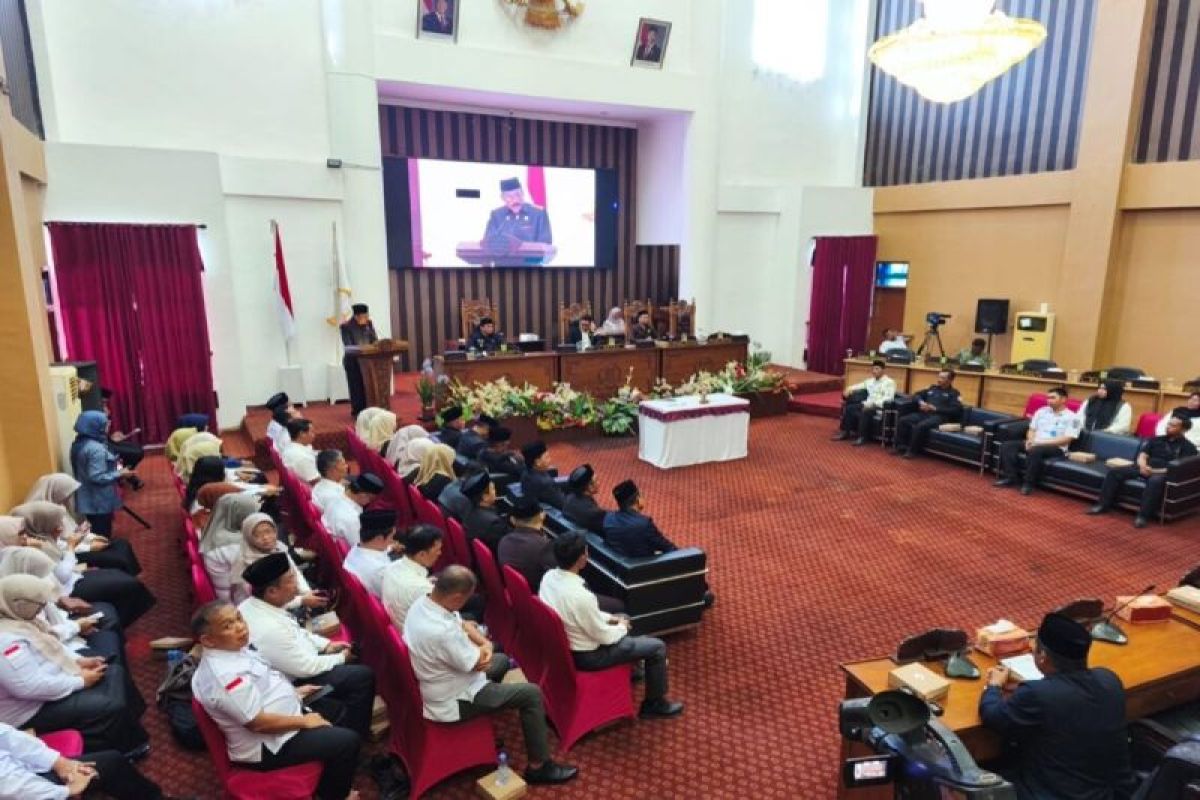 Fraksi PDI Perjuangan DPRD Tanah Bumbu Desak Pemkab Segera Aspal Jalan Penghubung Desa Wanasari dan Sari Utama di Sungai Loban
