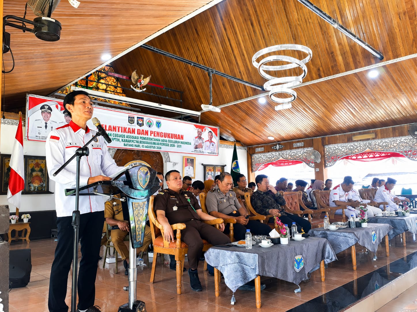 Iknak Resmi Pimpin APDESI Merah Putih Batanghari, Bupati Fadhil Arief Ingatkan Kepala Desa Bukan Sekadar Pejabat