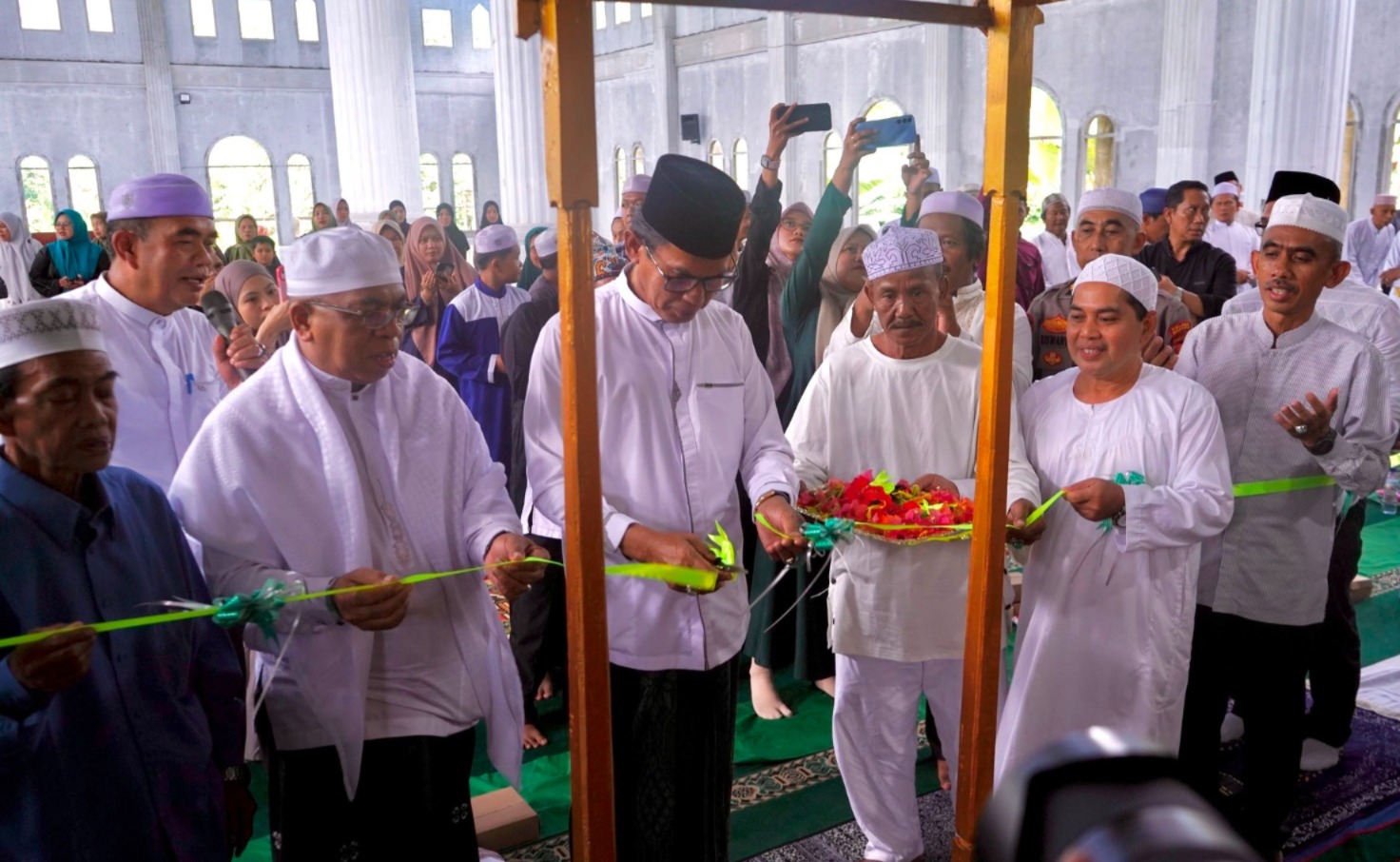 Wabup Balangan Resmikan Masjid Raudhatul Jannah di Gunung Pandau, Ajak Generasi Muda Hidupkan Kegiatan Keagamaan