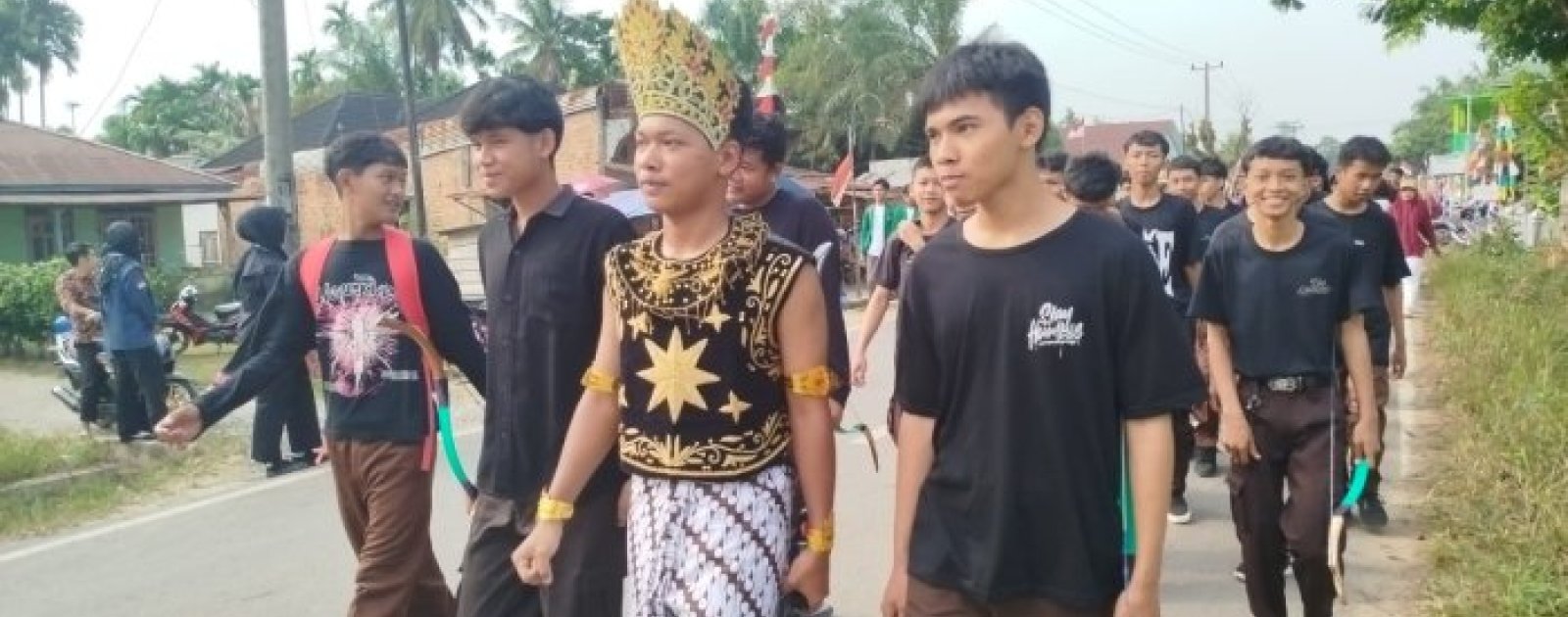 Pawai Karnaval HUT RI ke-81 di Sungai Gelam, Ekstrakurikuler MAN 1 Muaro Jambi Tampil dengan Identitas Khas