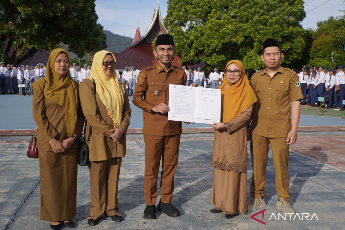 Wakil Wali Kota dan Kepala OPD di Padang Panjang Jadi Pembina Upacara di Sekolah pada Hari Pertama Masuk Sekolah, MPLS Dimulai