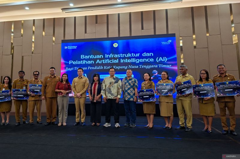 Pemkot Kupang dan Telkom Latih 40 Sekolah Gunakan AI untuk Guru, Infrastruktur Komputer Dibagikan