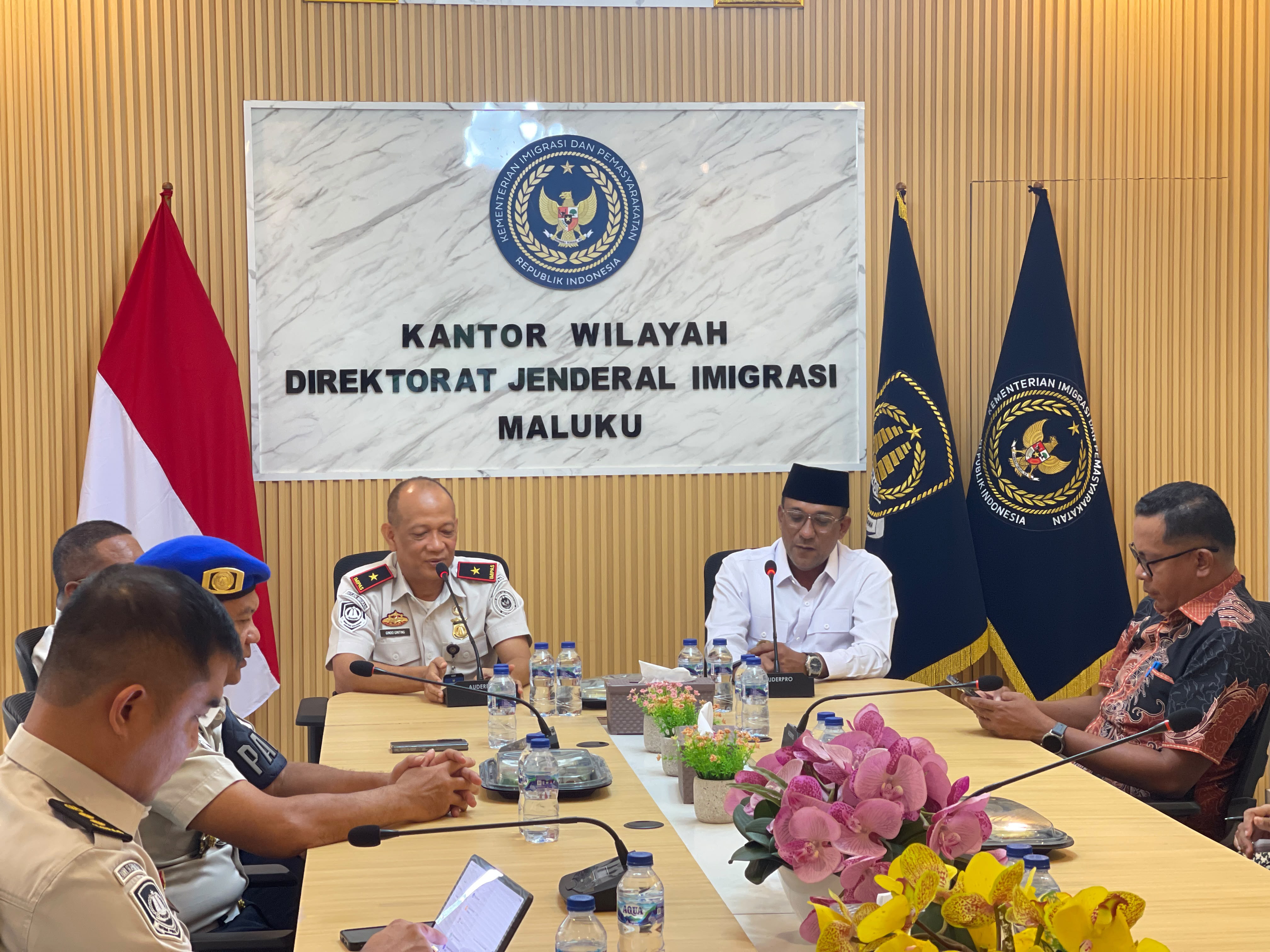 Bupati Maluku Tengah Zulkarnain Awat Amir Dorong Percepatan Infrastruktur hingga Air Bersih di Pulau Rhun dan Ay
