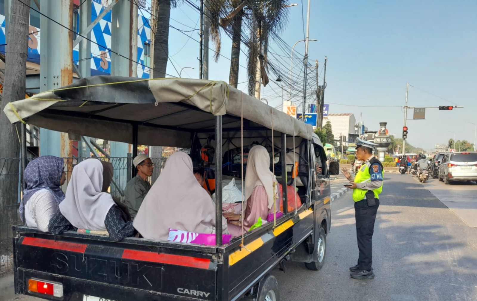 Satlantas Polres Purwakarta Gencar Sosialisasi Larangan Pick Up Angkut Penumpang, Keselamatan Jadi Prioritas