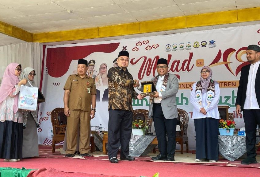 Rektor UIN STS Jambi Kasful Anwar Isi Seminar Nasional Milad ke-49 Ponpes Diniyyah Al Azhar di Bungo, Tekankan Penguatan Pendidikan Islam