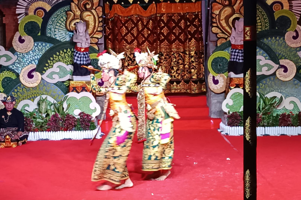 Komunitas Ni Pollok Denpasar Hidupkan Legong Klasik Kelandis, Warisan 1930-an Tampil di PKB 2026