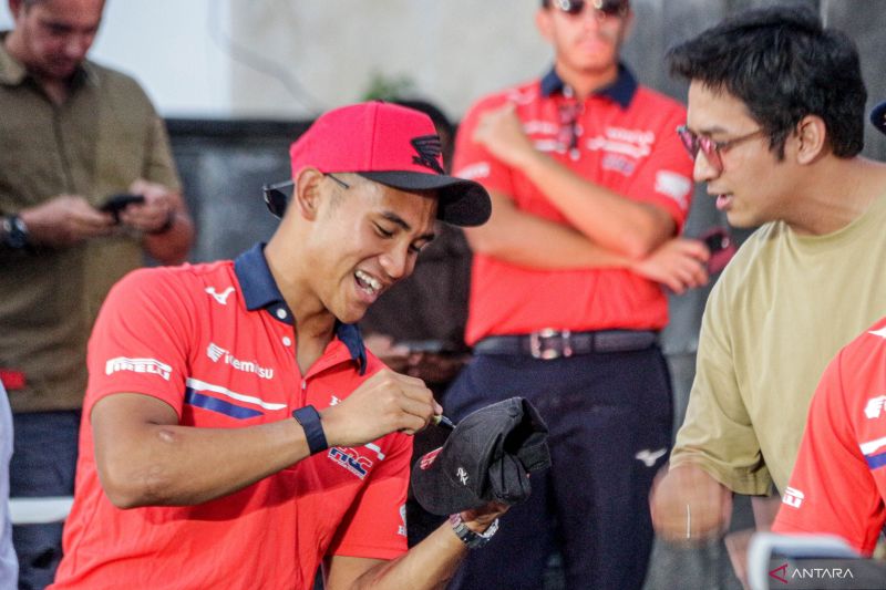 Mario Suryo Aji Temui Penggemar di Yogya, Promosi Mandalika Grand Prix di Monumen 1 Maret