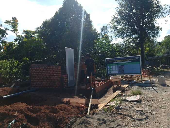Satgas TMMD ke-128 Kodim 0405/Lahat Rampungkan Pemasangan Pintu MCK di Desa Lubuk Tampang, Targetkan Fasilitas Sanitasi Berkualitas