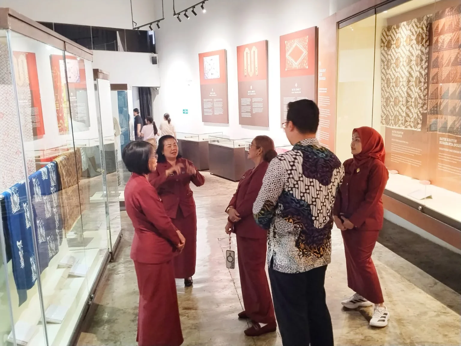 Fisdawan DPRD Kalteng Dalami Nilai Budaya melalui Kunjungan ke Museum Batik Indonesia