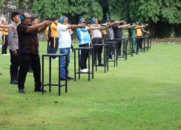 Polres Asahan Gelar Lomba Menembak Forkopimda dalam Rangka Hari Bhayangkara ke-80, Bupati Ikut Serta