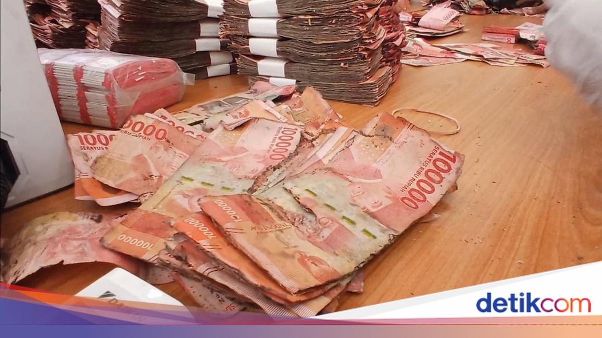 Warga Batang Nyaris Kehilangan Rp 1,5 Miliar Gegara Koper Berisi Uang Kuliah Anak Terendam Rob Berbulan-bulan