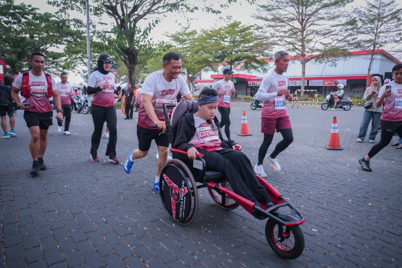 Gubernur Ahmad Luthfi Ikut Lari di Sukoharjo Spektakuler Run 2026, 2.000 Pelari Ramaikan Sport Tourism Jateng