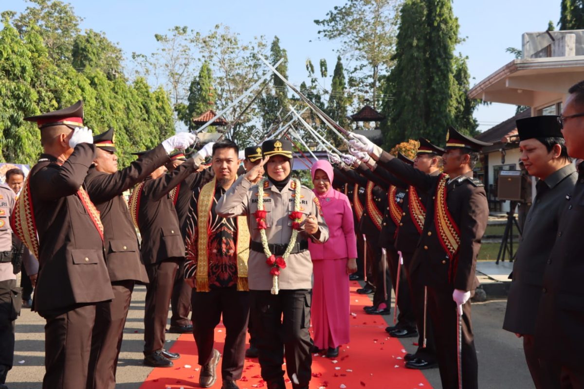 Polwan Pertama di Lampung Utara, AKBP Raswidiati Anggraini Resmi Pimpin Polres Gantikan AKBP Deddy Kurniawan