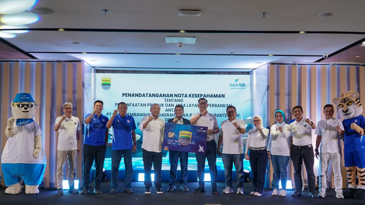 bank bjb Resmi Jadi Official Banking Partner Persib Bandung untuk Musim 2026, Jersey Legend 2014 Kembali Diluncurkan