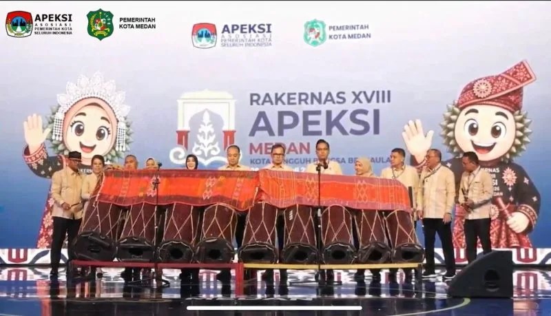 Wali Kota Banda Aceh Hadiri Rakernas APEKSI di Medan, Ikut Pukul Gordang Sambilan Bersama Wamendagri