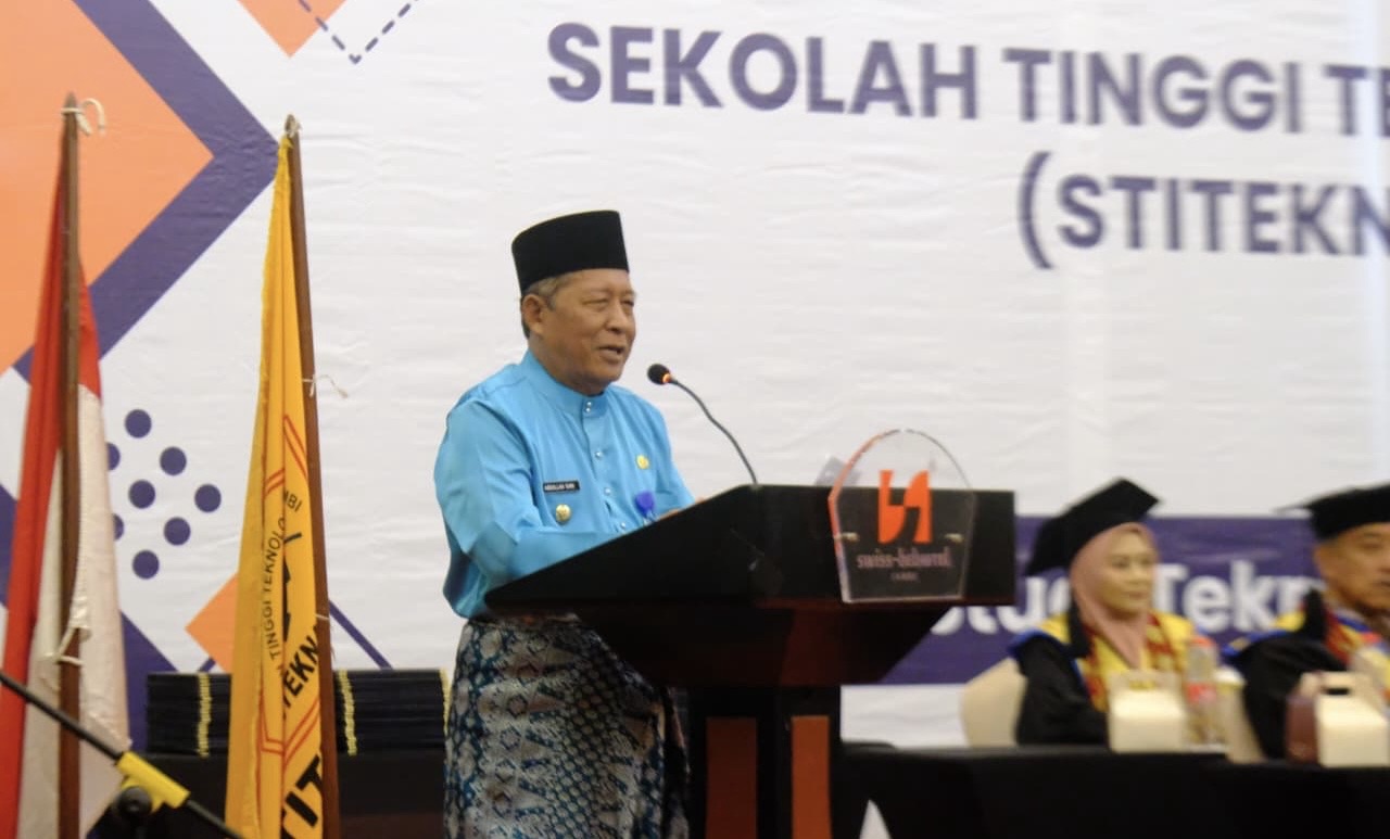 Wagub Jambi Abdullah Sani Dorong Lulusan STITEKNAS Olah Potensi Daerah Jadi Produk Bernilai Tambah, 100 Wisudawan Dilepas