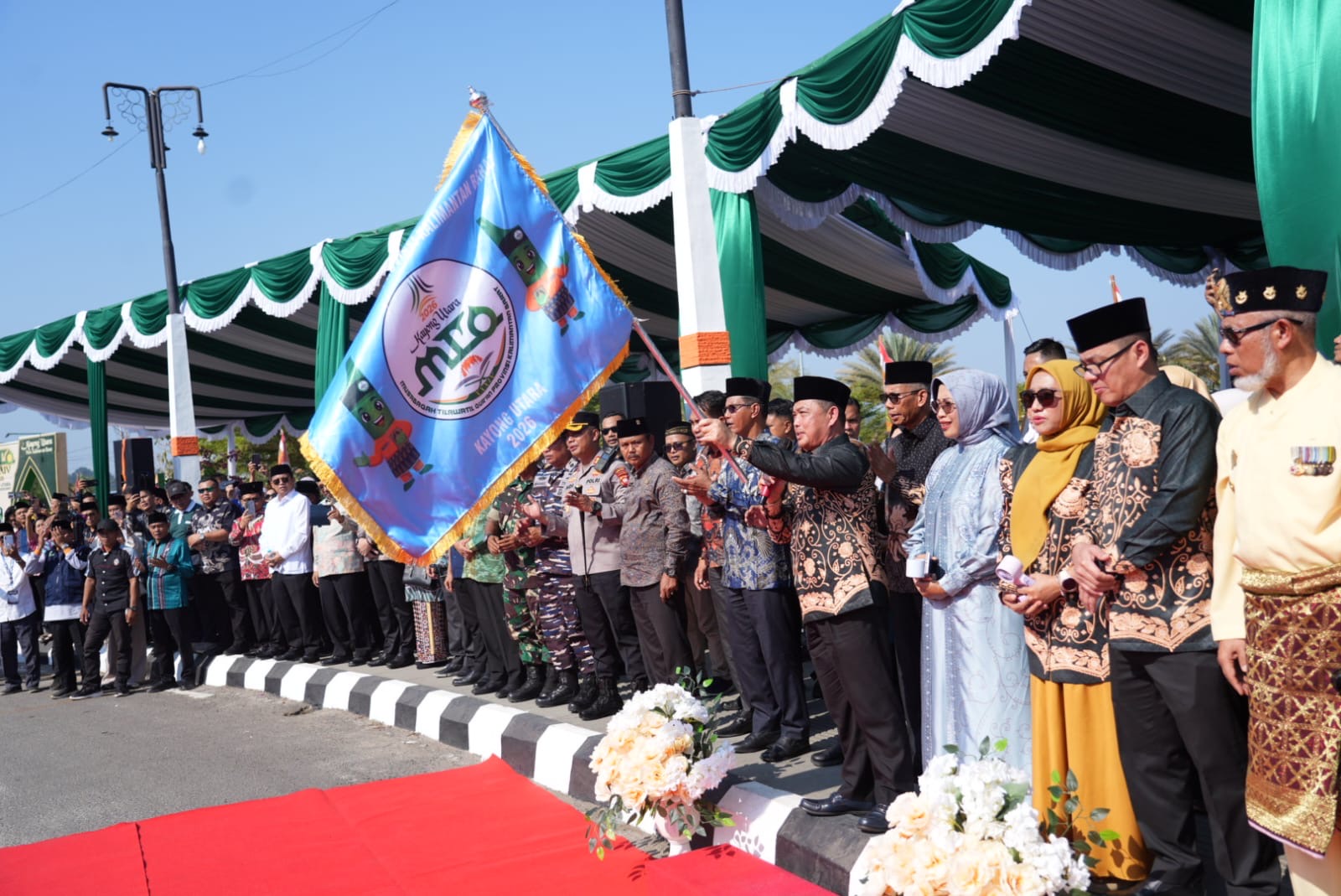 Ribuan Warga Padati Pawai Ta'aruf MTQ Kalbar di Kayong Utara, Gubernur Ria Norsan Tekankan Ukhuwah Islamiyah