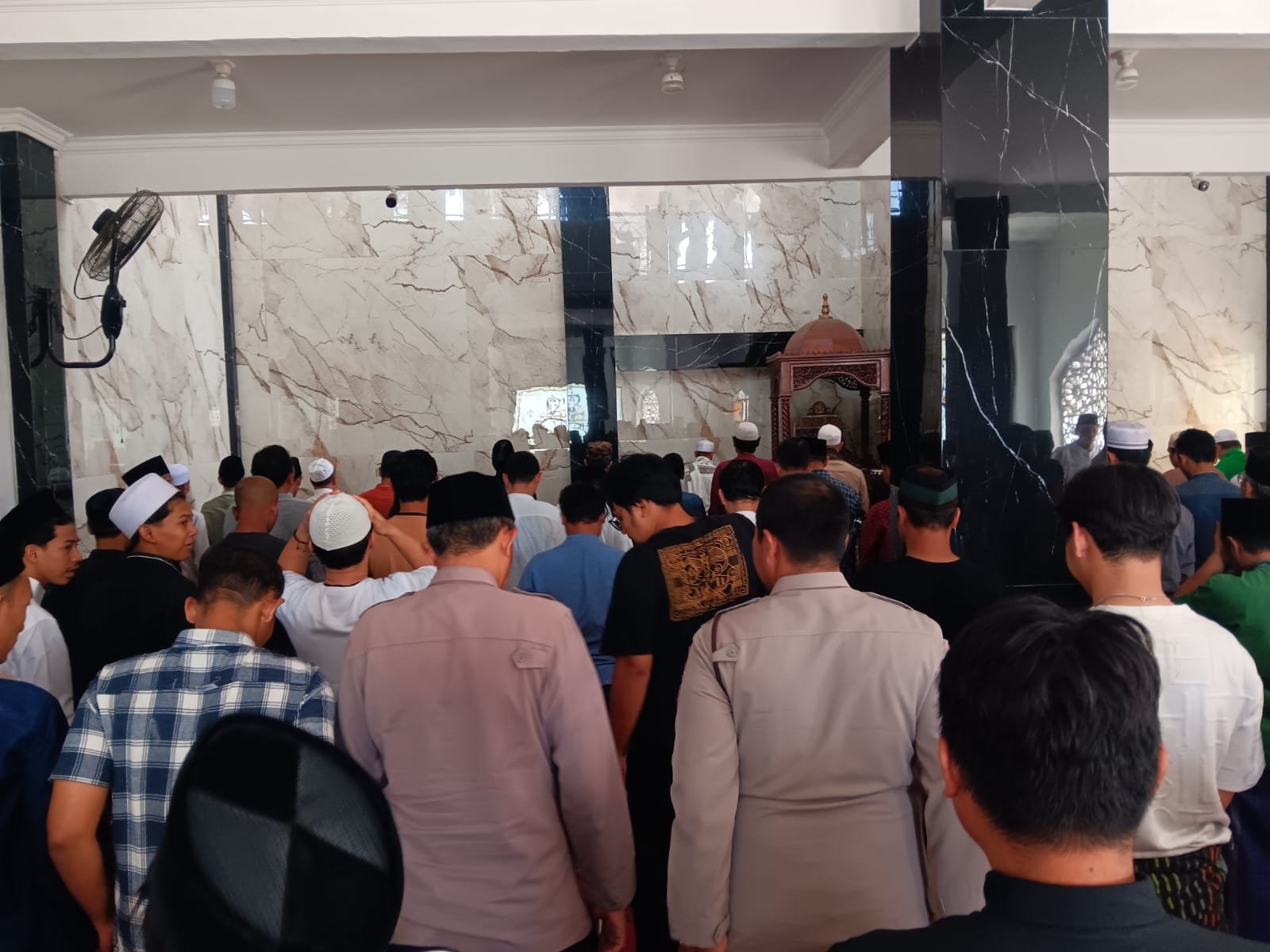 Polsek Rangkasbitung Lebak Gelar Sholat Jumat Keliling di Desa Aweh, Ajak Tokoh Agama Jaga Kampung dari Gangguan Kamtibmas