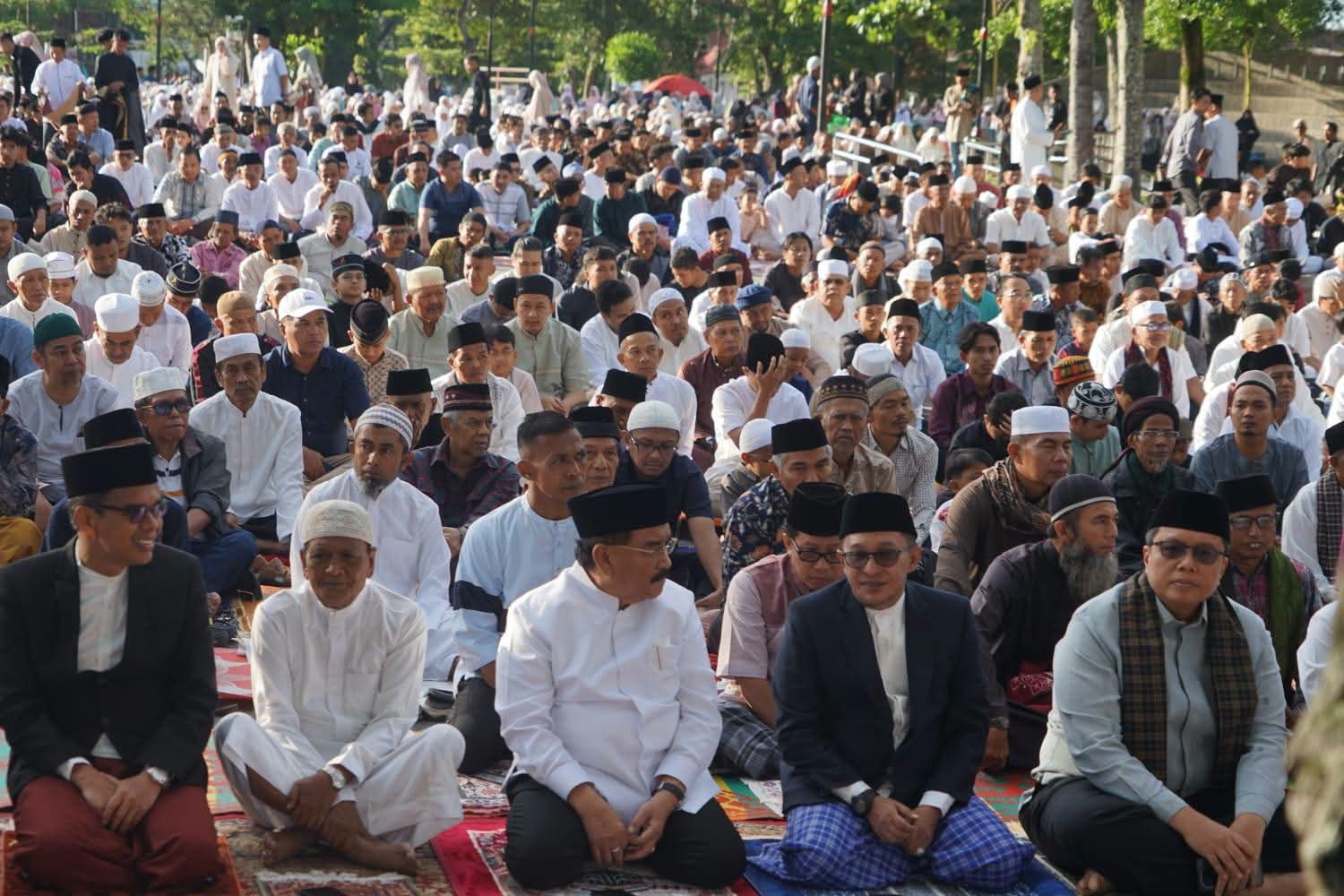 Ribuan Jamaah Padati Lapangan Cindua Mato Batusangkar untuk Salat Idul Adha 1447 H, Bupati Sampaikan Duka atas Wafatnya Jemaah Haji