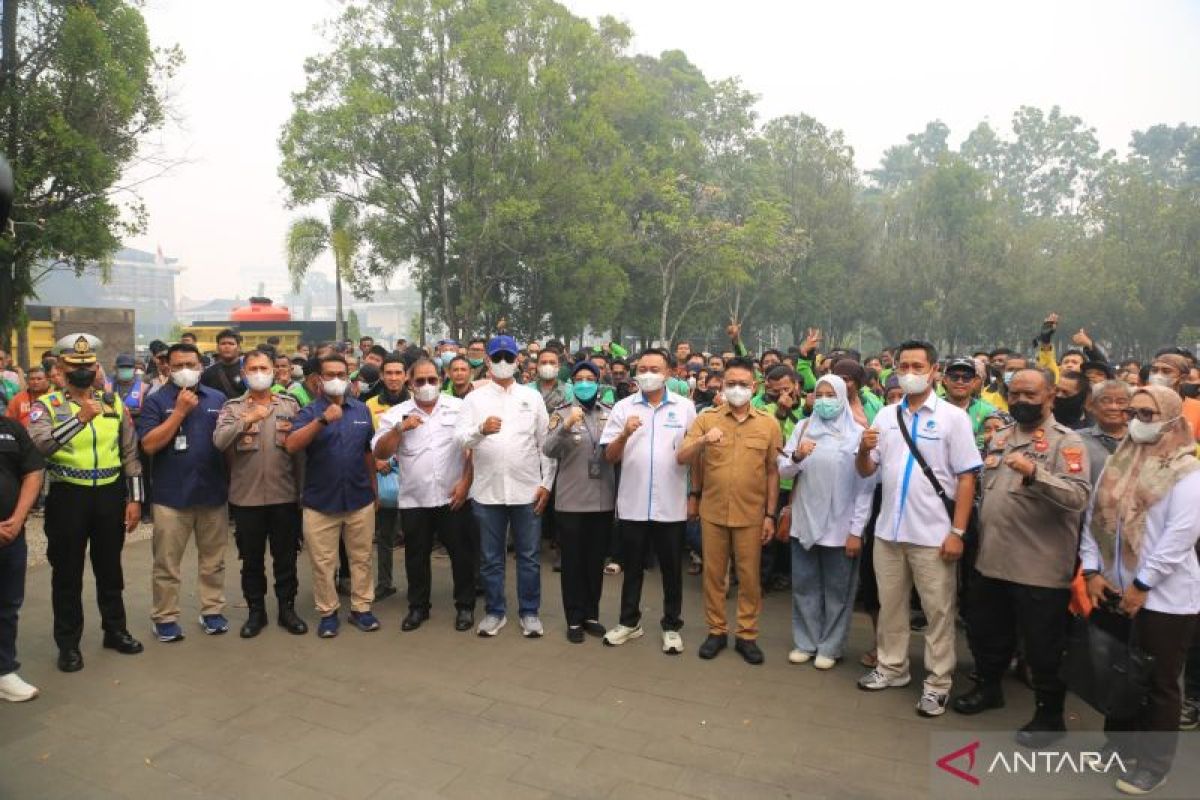 5.000 Masker dan Paket Sembako Dibagikan Insan Maritim di Pontianak untuk Warga Terdampak Karhutla