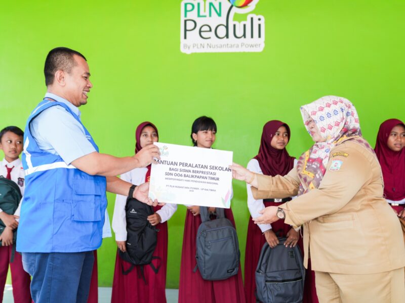 PLN Nusantara Power UP Kaltimra Beri Apresiasi 37 Siswa Berprestasi SDN 006 Balikpapan Timur, Dukung Semangat Belajar