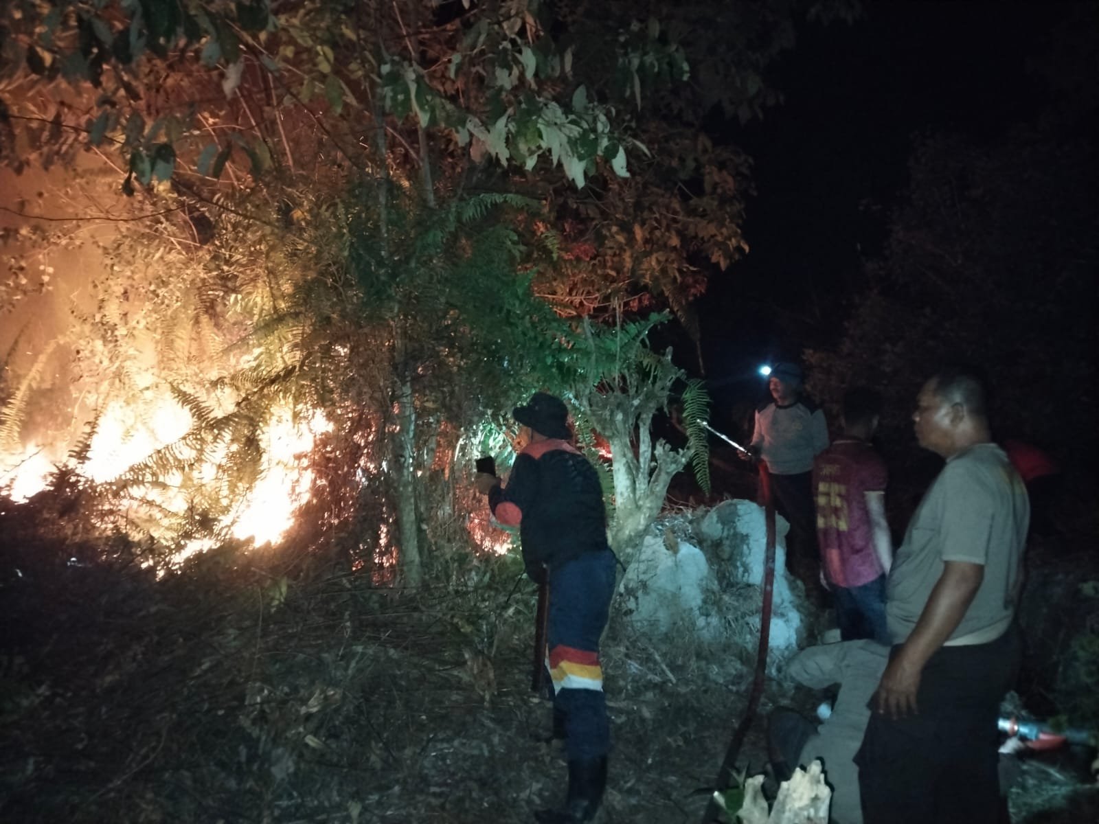Polresta Bulungan Kerahkan Tim Gabungan Padamkan Karhutla di Slimau 1 Tanjung Palas, Mesin Alkon Disiagakan