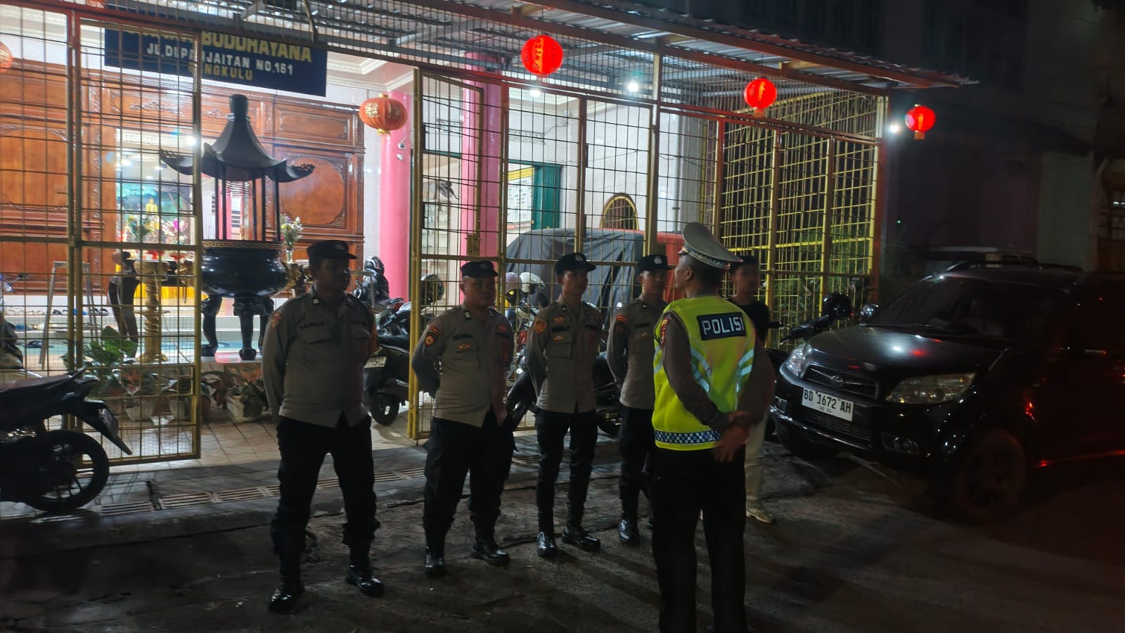 Polresta Bengkulu Kawal Perayaan Waisak di Vihara Buddhayana, 300 Umat Buddha Beribadah dengan Tenang