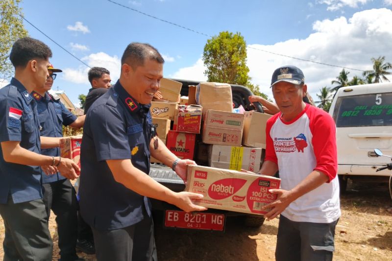 Imigrasi NTT Salurkan Bantuan untuk Korban Gempa di Desa Cunca Wulang, Manggarai Barat
