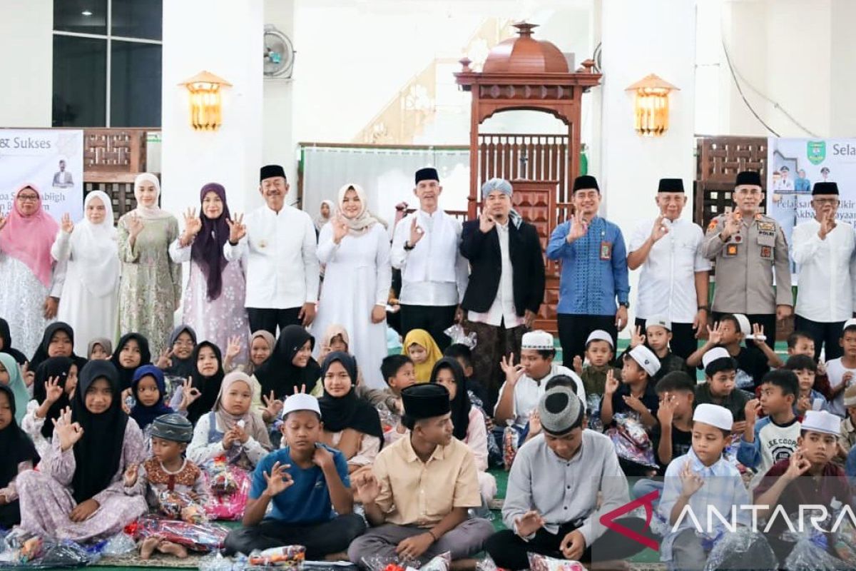 Bupati Madina Saipullah Nasution Santuni 180 Anak Yatim Peringati 10 Muharram, Ajak Warga Perbaiki Diri