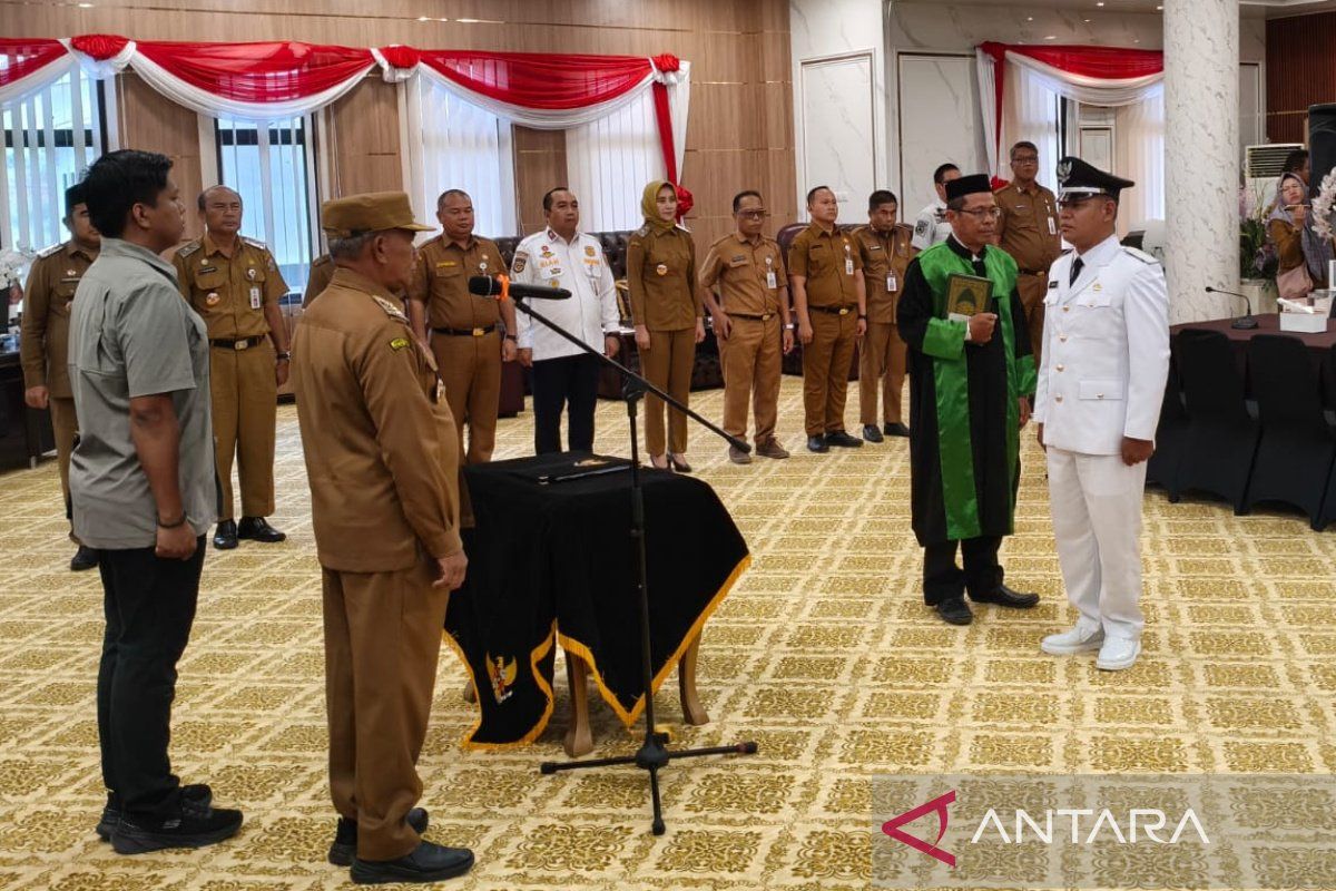 Bupati Kotabaru Lantik Asrul sebagai Kades Kalian PAW, Gantikan Azmi Hamdani untuk Sisa Masa Jabatan 2021-2027