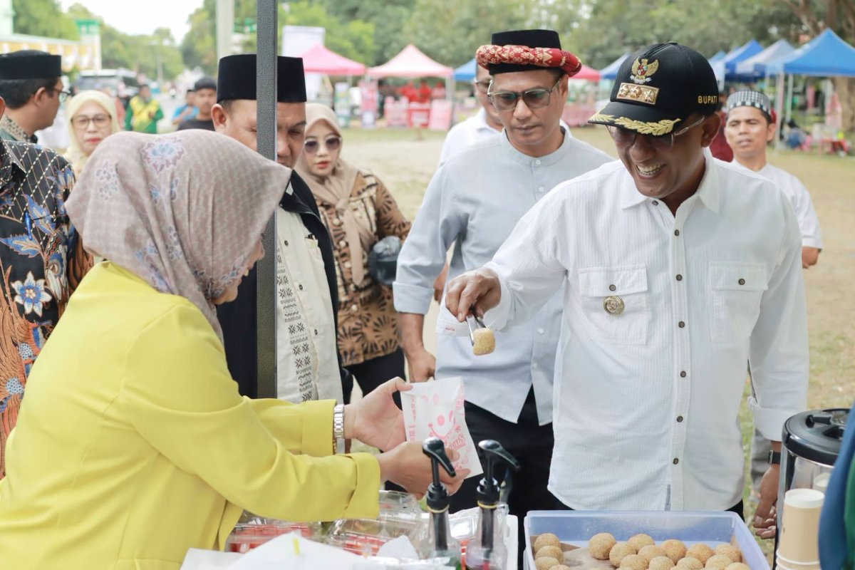 Bupati Maluku Tengah Luncurkan Program Jumat Berkah untuk Bangkitkan Ekonomi UMKM di Masohi