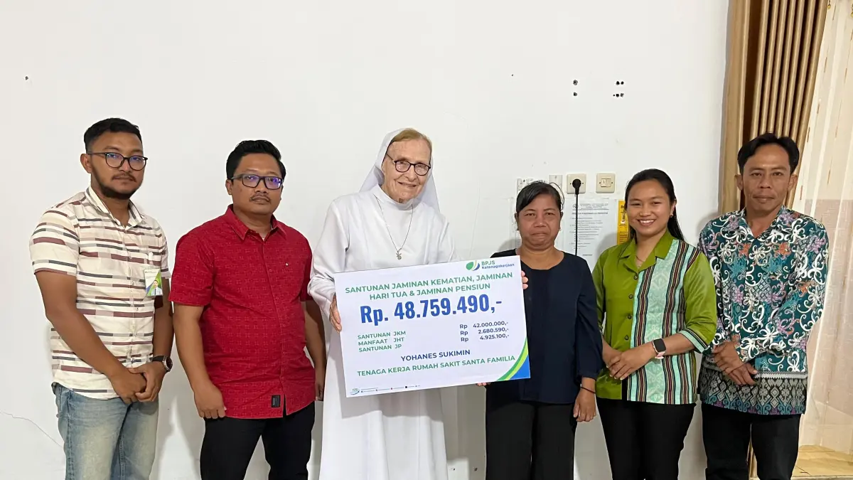 BPJS Ketenagakerjaan Kutai Barat Serahkan Santunan Jaminan Sosial kepada Ahli Waris Pegawai RS Santa Familia