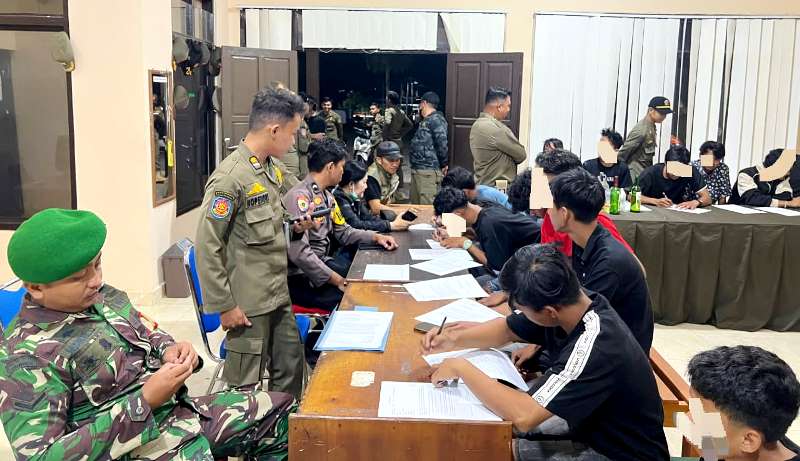 Patroli Malam Satpol PP Barito Utara di Muara Teweh, 8 Remaja Diamankan saat Konsumsi Miras dan Lem Fox