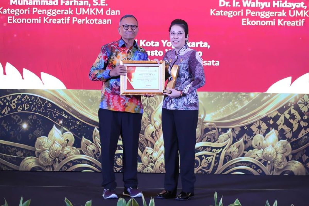 Wali Kota Singkawang Tjhai Chui Mie Raih Dua Penghargaan Nasional: Penggerak Toleransi dan Pengembang Pariwisata Budaya