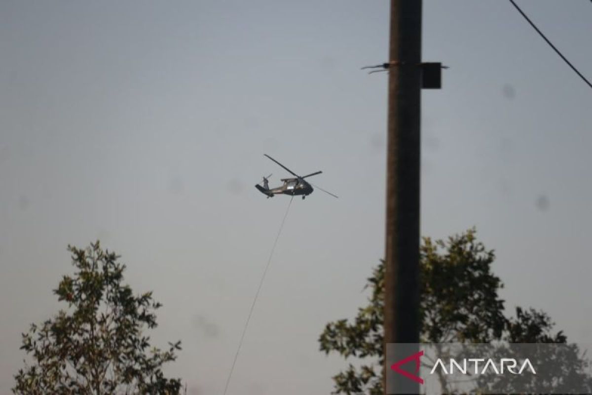 BPBD Tanah Bumbu Kerahkan Helikopter Water Bombing Padamkan Karhutla di Batulicin, 125 Kejadian Tercatat