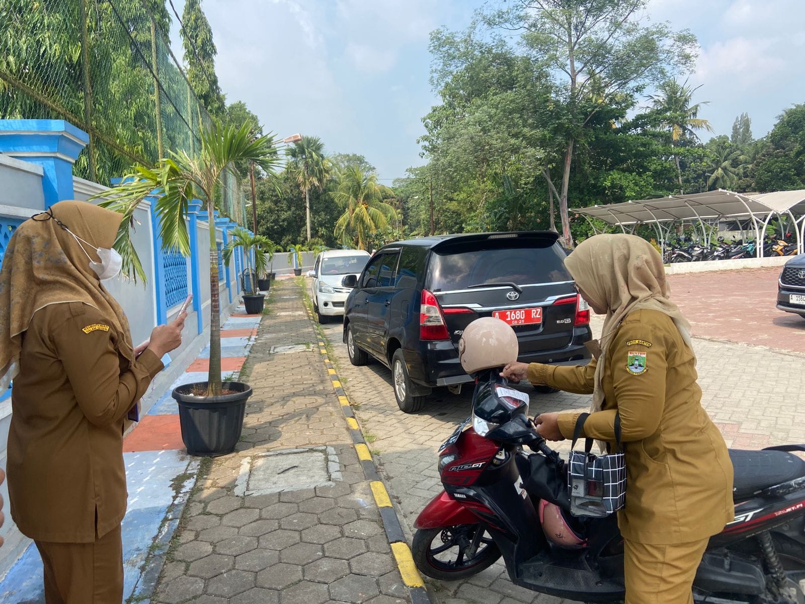 Samsat Cilegon Datangi 30 Titik Parkir Perkantoran dan Pabrik, 678 Kendaraan Menunggak Sudah Bayar Pajak