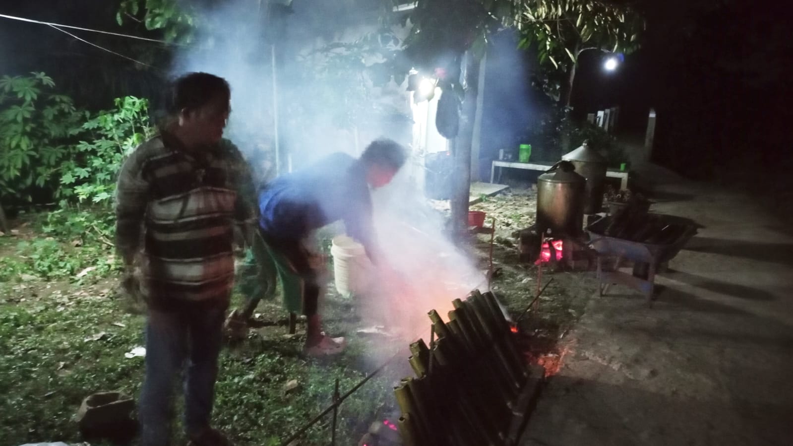 Tradisi Melemang 10 Muharram di Karang Raja Muara Enim Sulap Jalan Desa Jadi Pasar Raya, Warga dari Palembang Pun Berdatangan