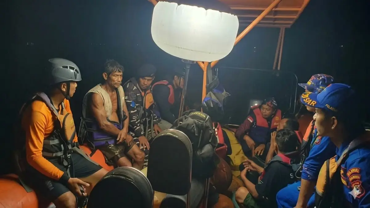 Perahu Nelayan Terbalik di Perairan Sanggalangit Buleleng, Enam Pemancing Berhasil Dievakuasi Tim SAR Gabungan