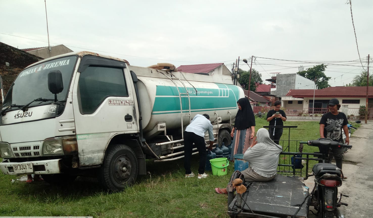 Pemkot Medan Kerahkan 3 Mobil Tangki Air Bersih ke Amplas, Warga Terdampak Gangguan Aliran Sebut Jadi Penyelamat