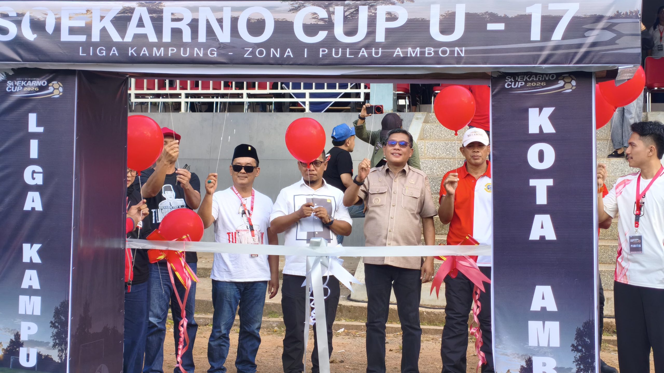 Wali Kota Ambon Buka Soekarno Cup Liga Kampung U-17 di Halong, Targetkan Pembibitan Atlet Muda