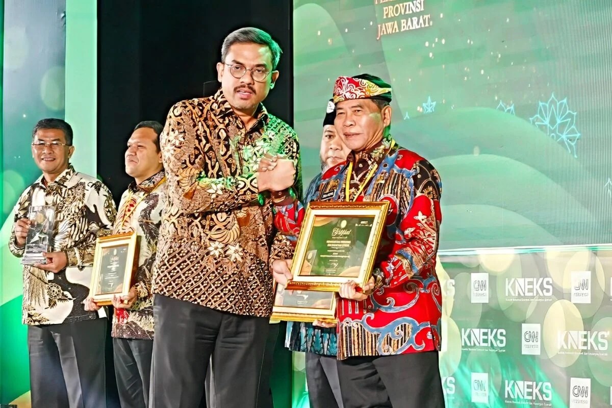 Gubernur Zainal Paliwang Bawa Kalimantan Utara Raih Dua Penghargaan Anugerah Adinata Syariah 2026 di Jakarta