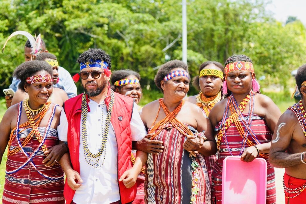 Senator Filep Wamafma Ingatkan Masyarakat Papua soal Deforestasi dan 103 Ribu Warga Mengungsi Akibat PSN