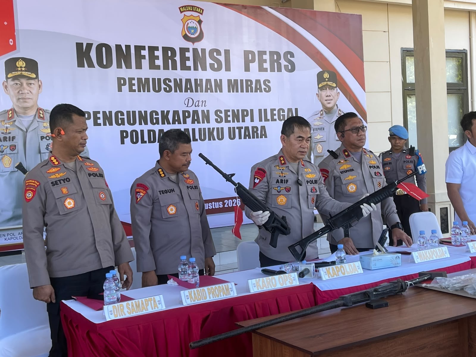Polda Maluku Utara Sita 3 Senpi Ilegal dan 206 Butir Amunisi dari Jaringan Filipina di Halmahera Utara, 3 Tersangka Dibekuk