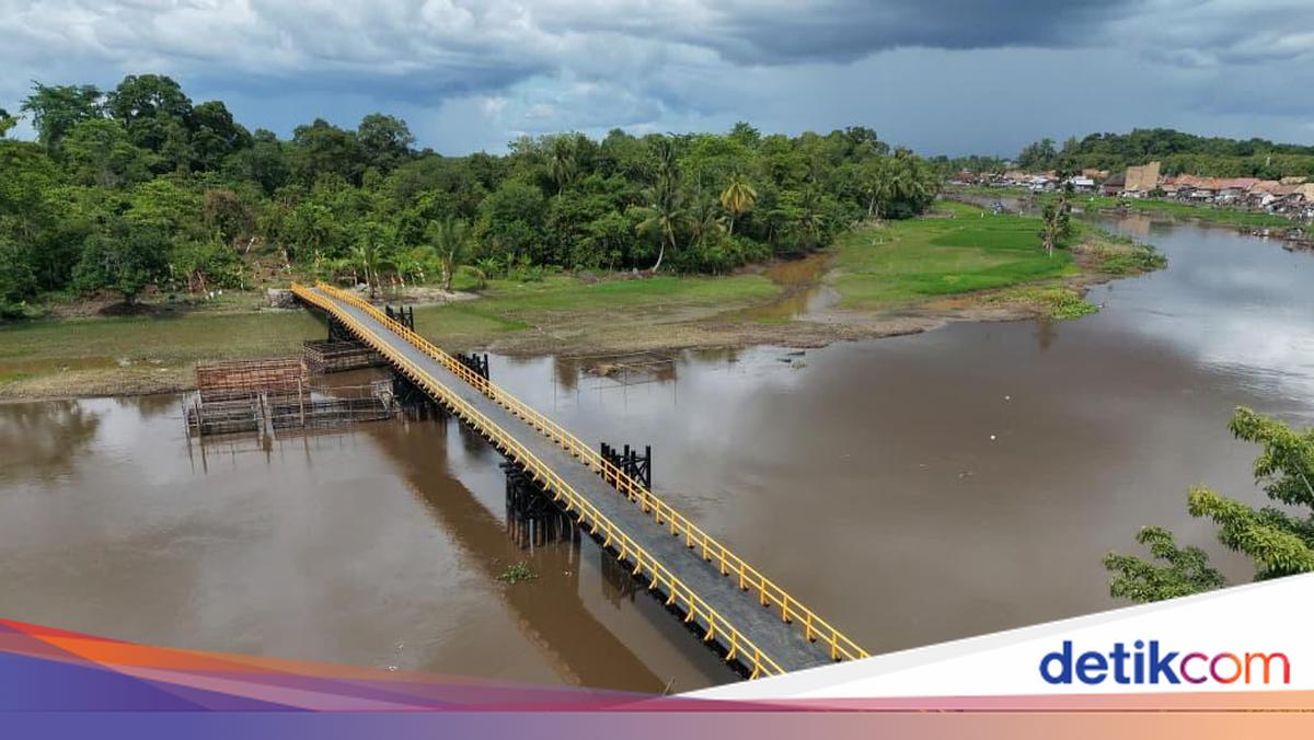 Resmikan Jembatan Rp 5 Miliar di OKI, Gubernur Sumsel Herman Deru Tekankan Infrastruktur Dasar Lebih Penting dari Estetika