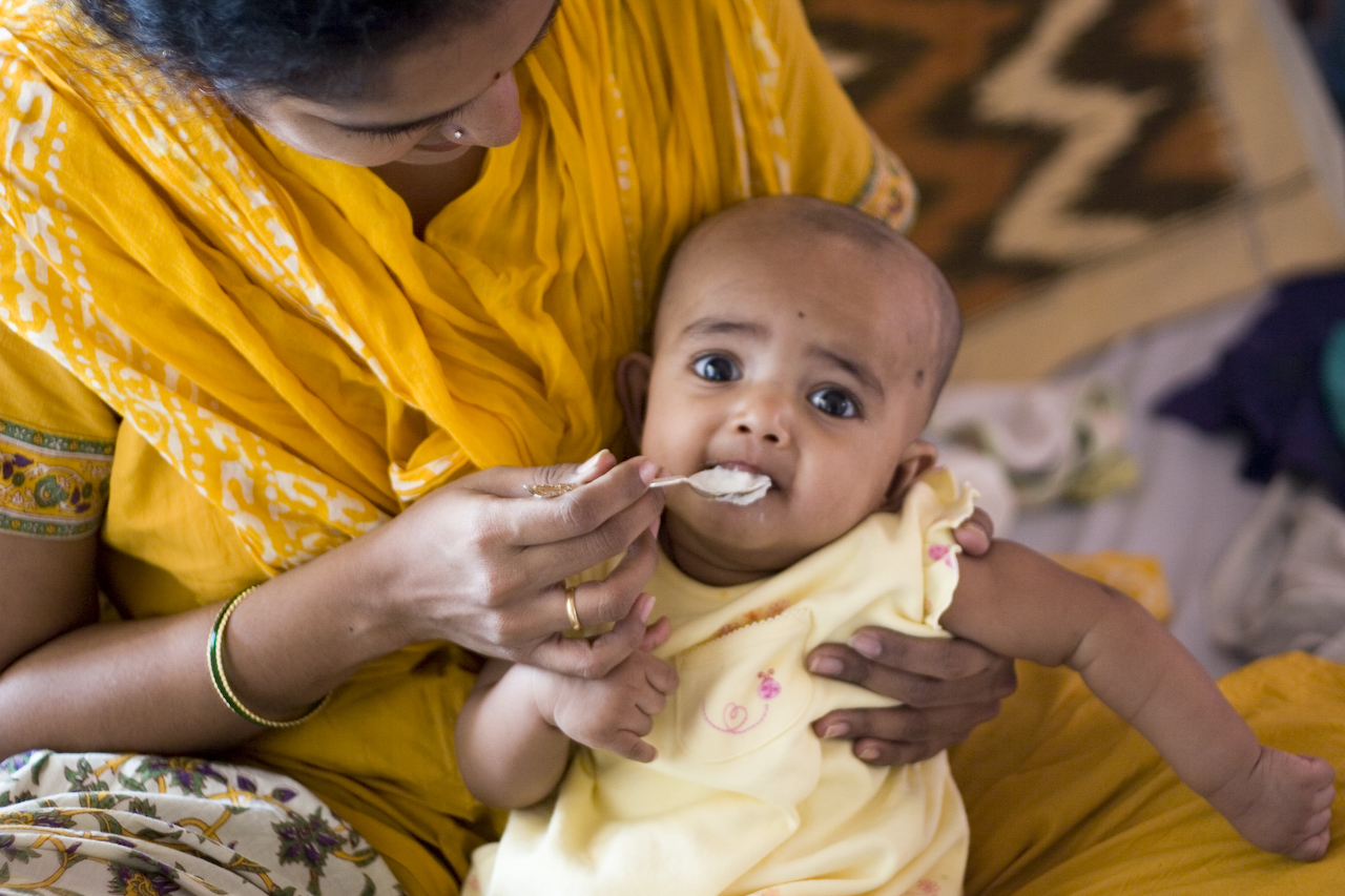 Tips Memberikan MPASI untuk Bayi 6 Bulan Sesuai Panduan IDAI